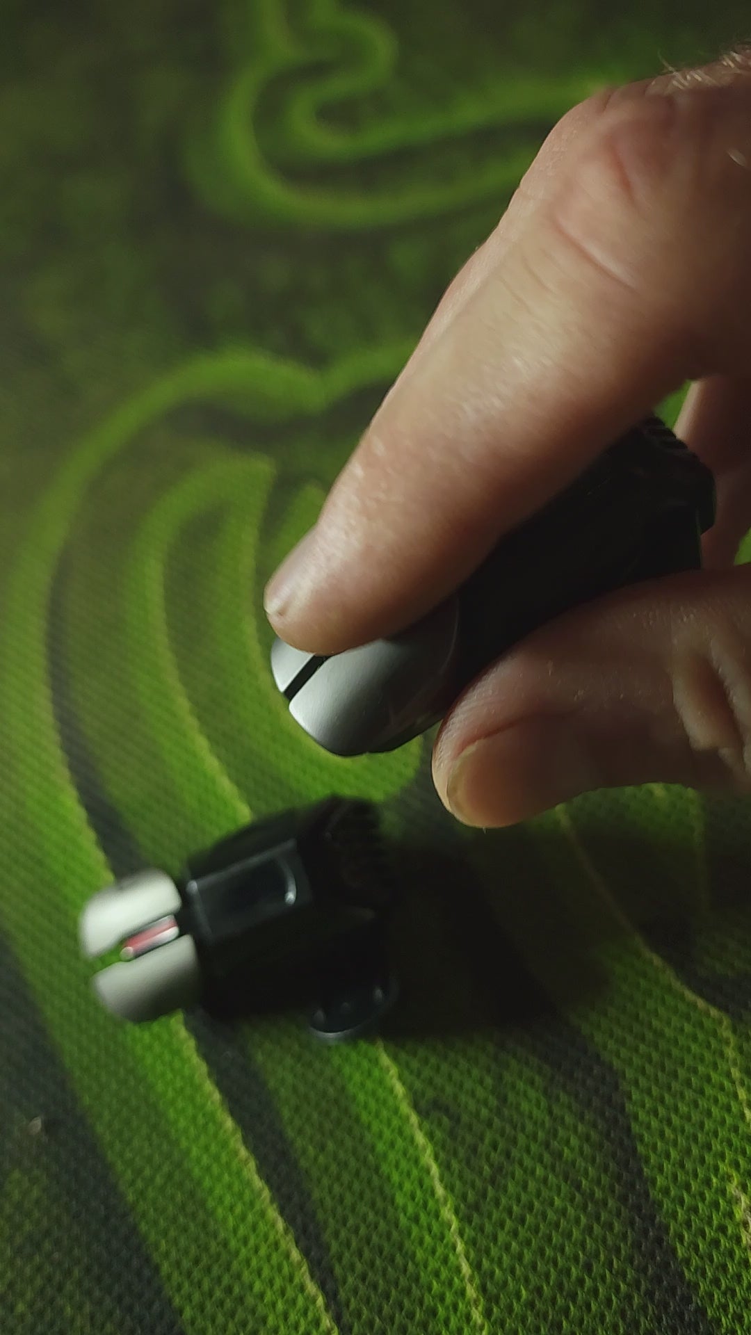 The Oros Vibes Apex Quad-Trigger | Mechanical 6-Finger Triggers for First Person Shooters